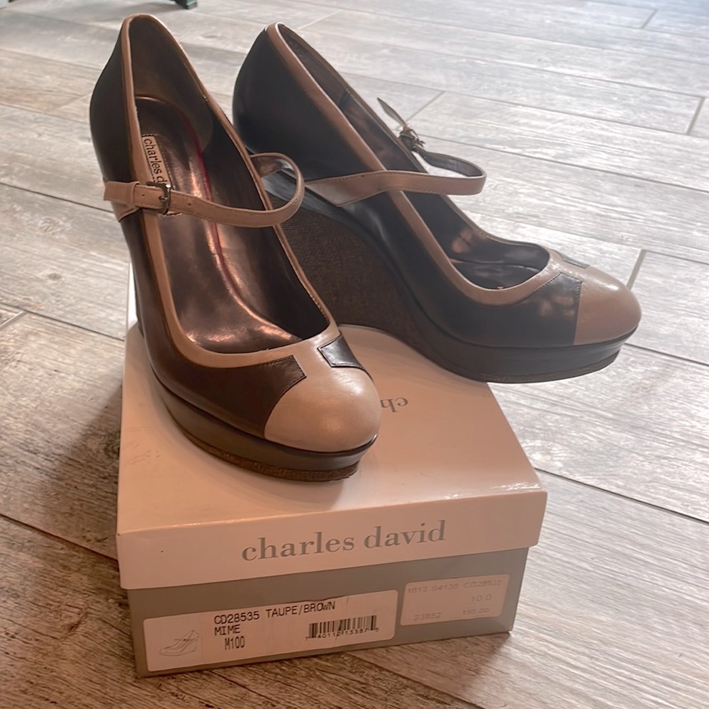 Charles David Mime Wedge size 10